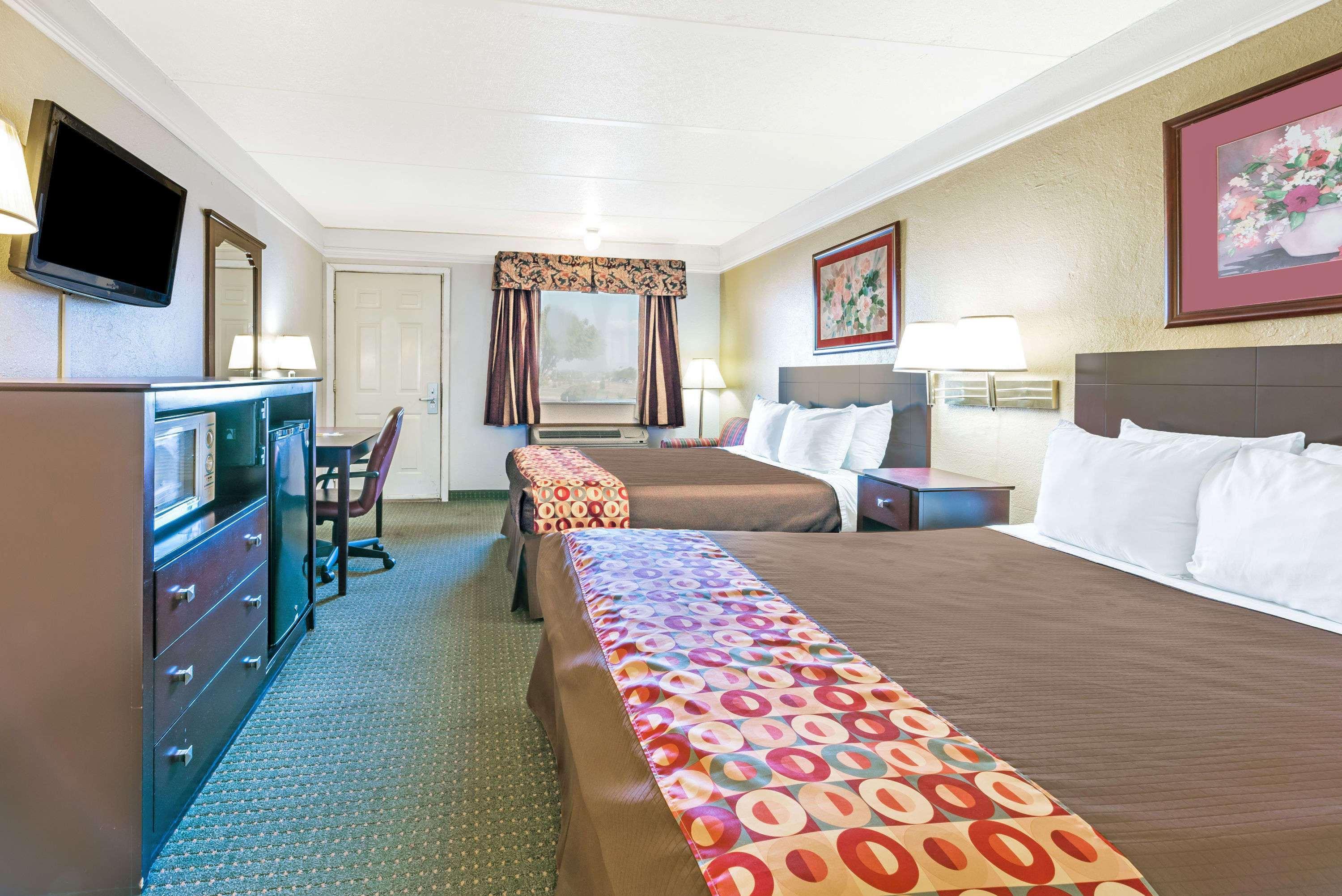 Days Inn By Wyndham Gainesville Exteriér fotografie
