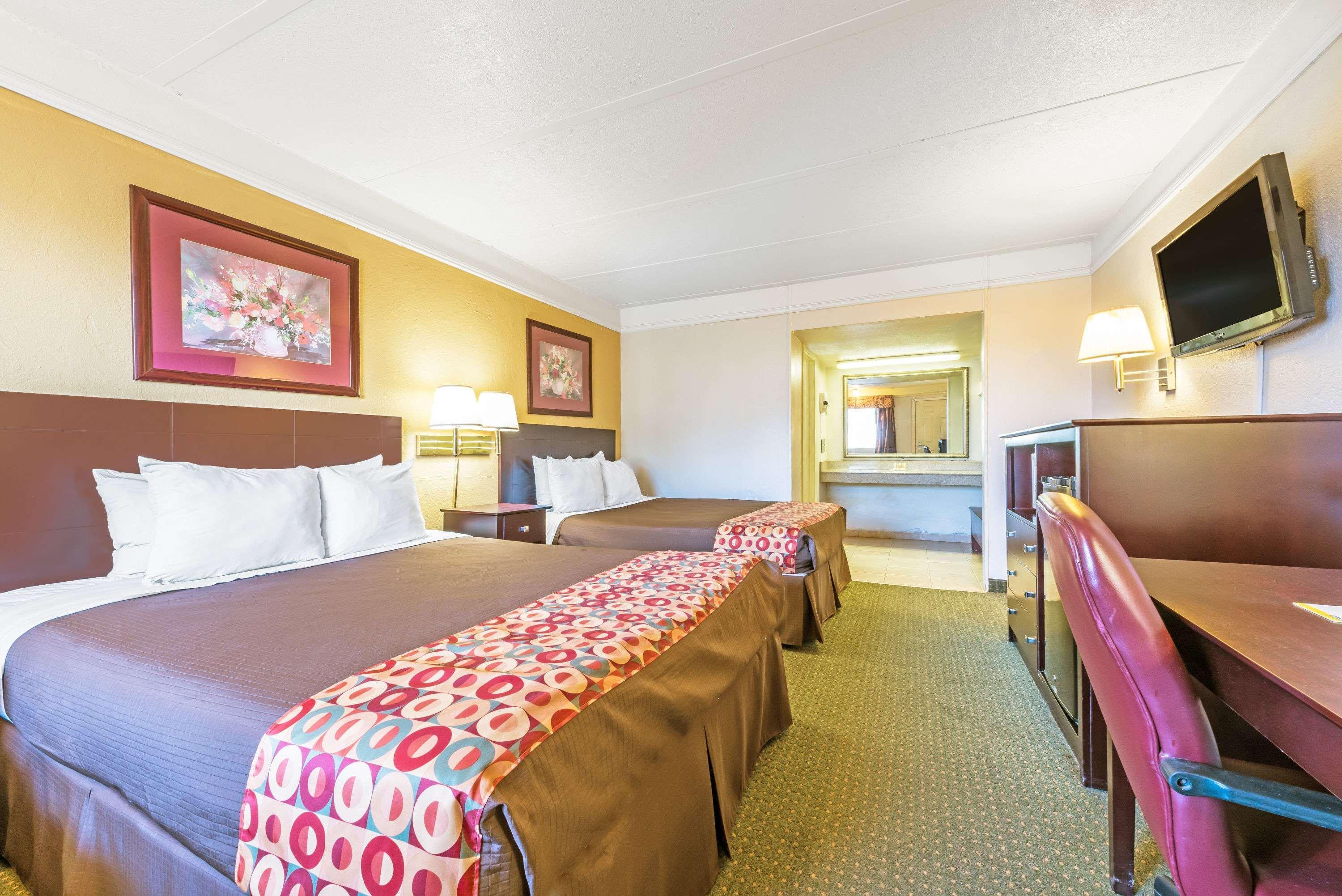Days Inn By Wyndham Gainesville Exteriér fotografie