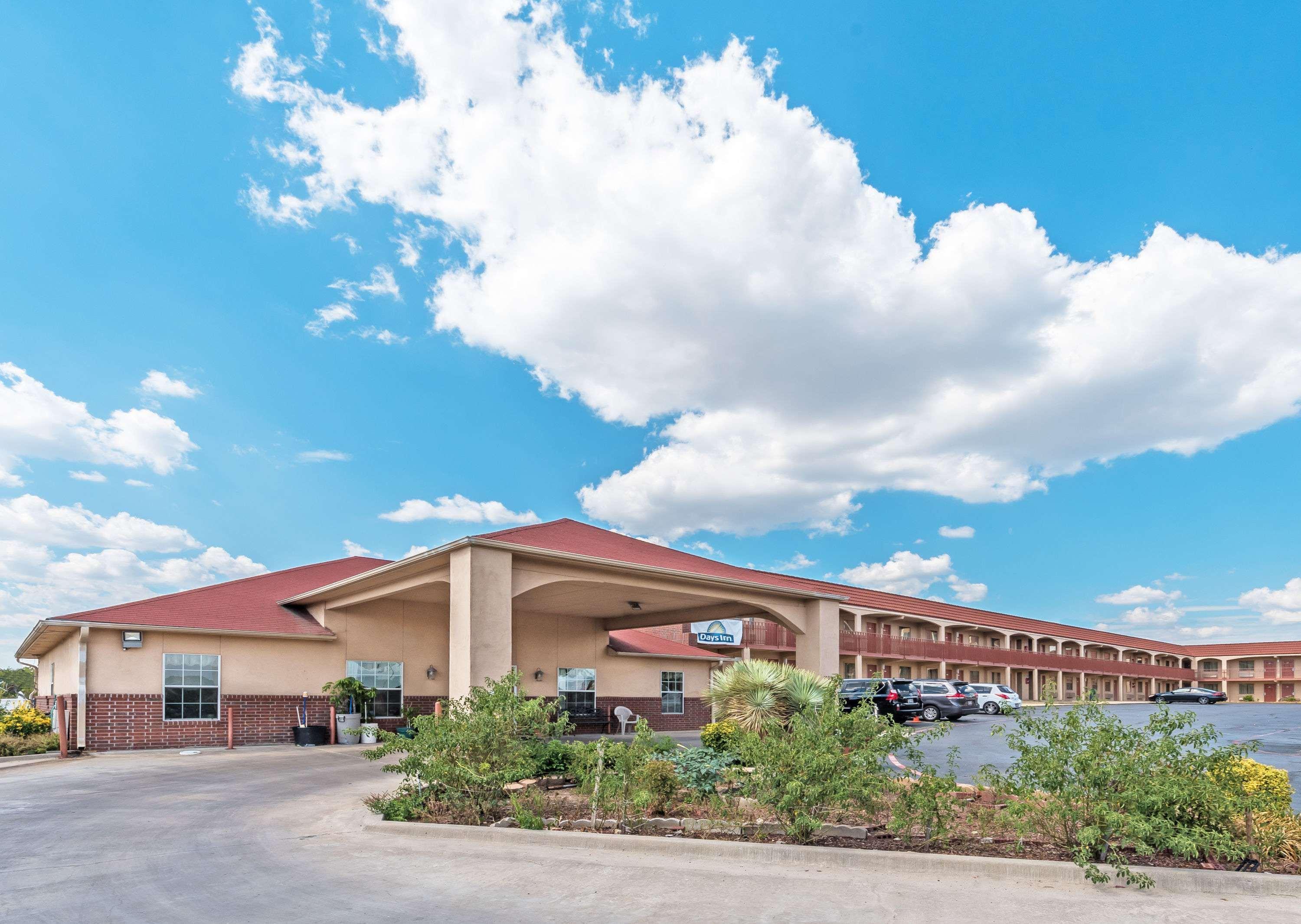 Days Inn By Wyndham Gainesville Exteriér fotografie