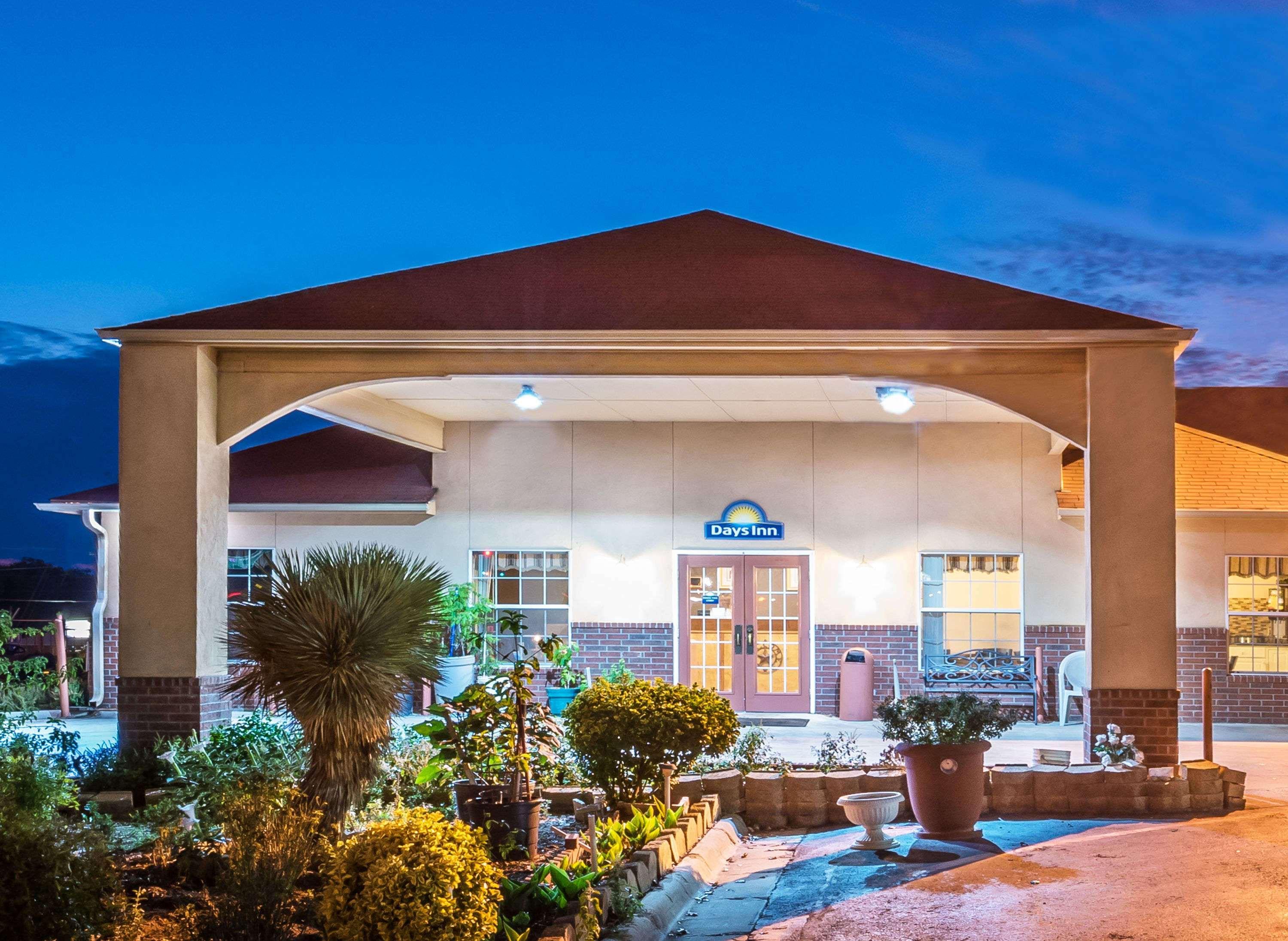 Days Inn By Wyndham Gainesville Exteriér fotografie