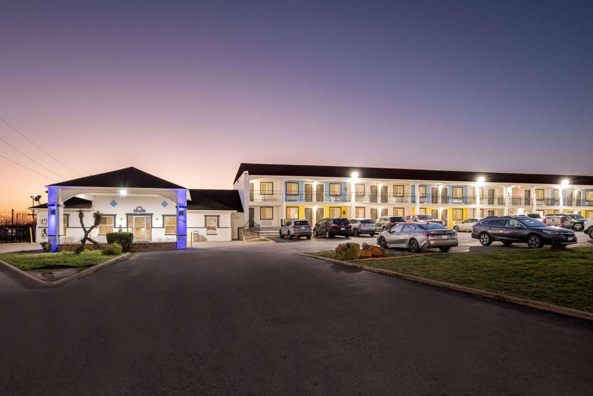 Days Inn By Wyndham Gainesville Exteriér fotografie
