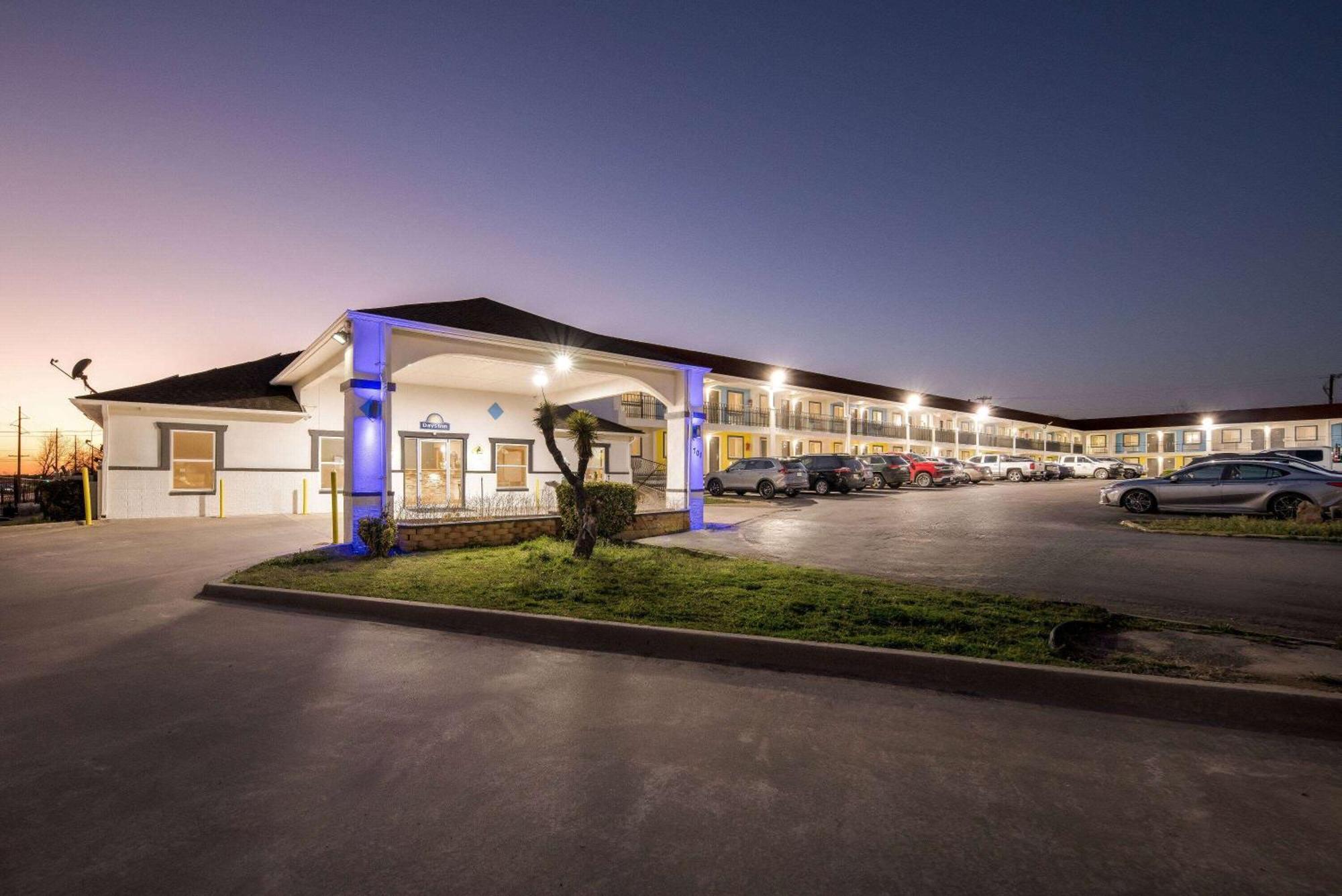Days Inn By Wyndham Gainesville Exteriér fotografie
